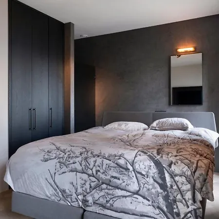 Luxury Penthouse 2bdr At Zuidas Business Appartement